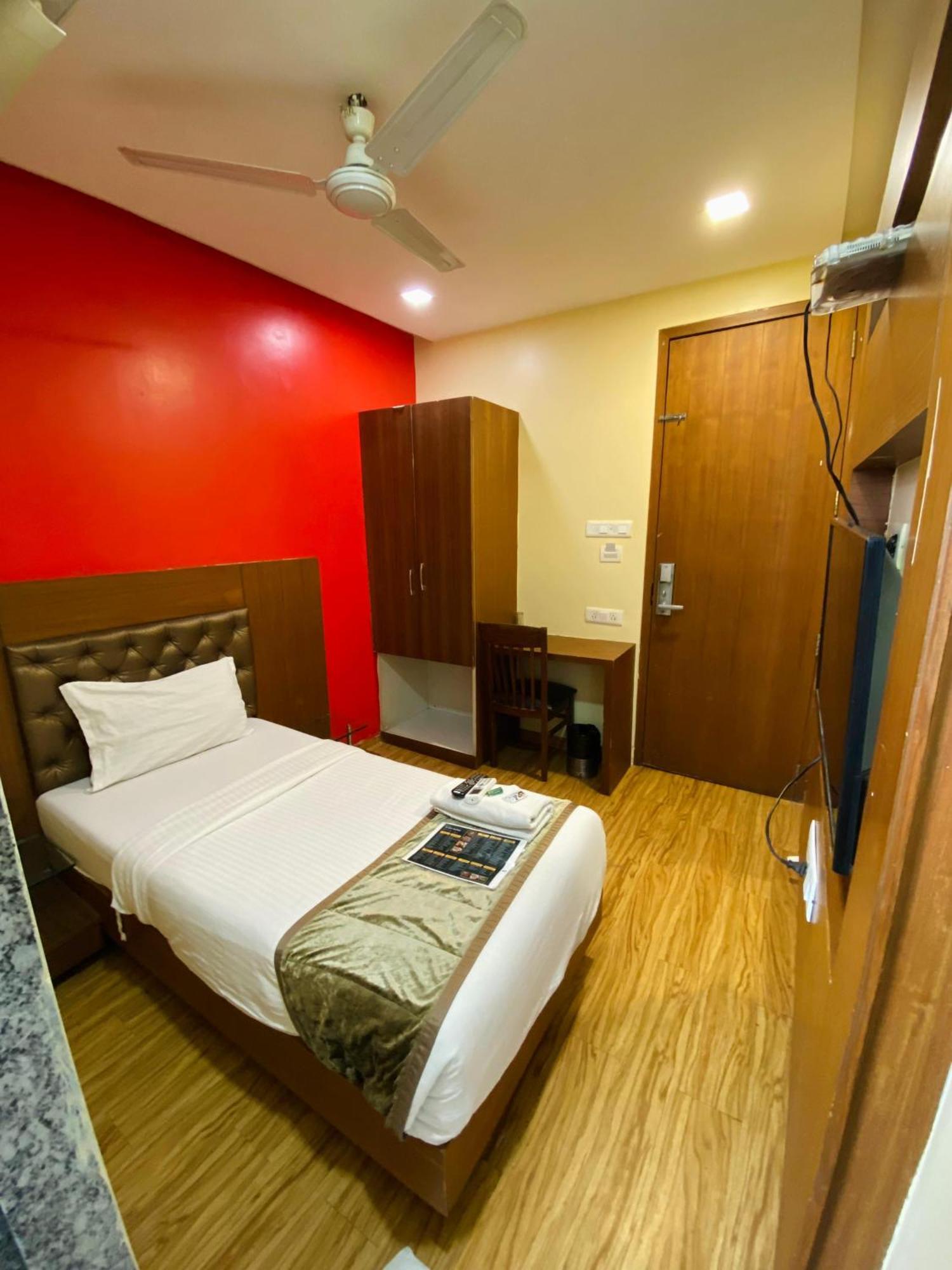 Hotel Arton Regency Near Terminal 2 Airport Bombay Extérieur photo